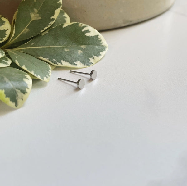 silver flat stud earrings